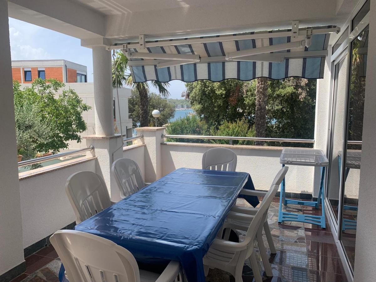 Apartmani Auer Pjescana Uvala Exterior photo