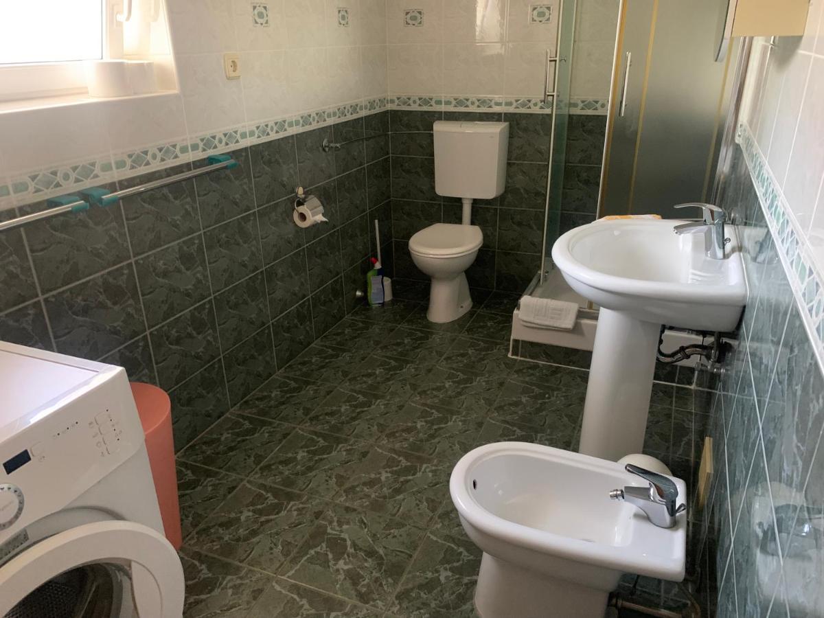 Apartmani Auer Pjescana Uvala Exterior photo