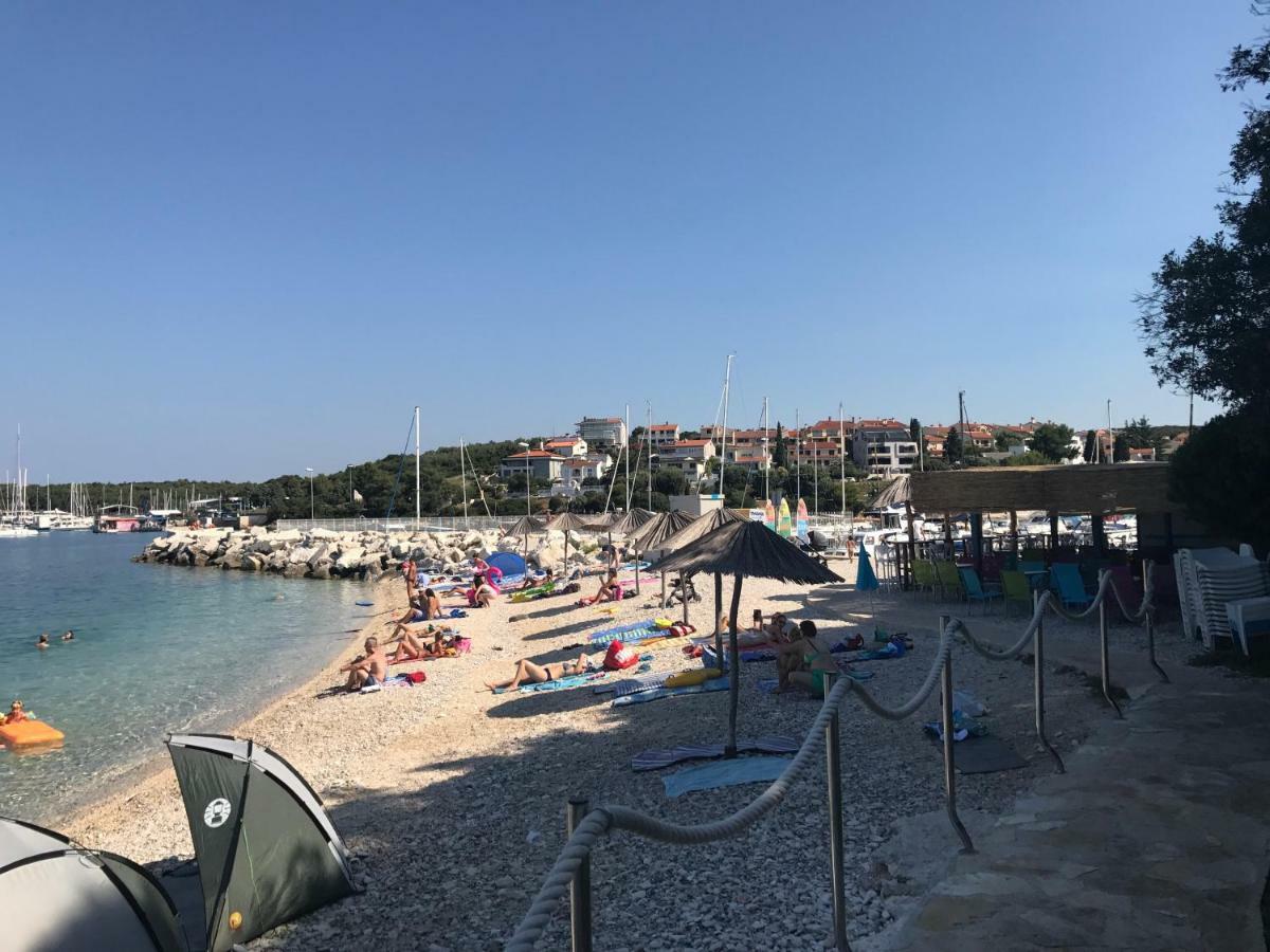 Apartmani Auer Pjescana Uvala Exterior photo