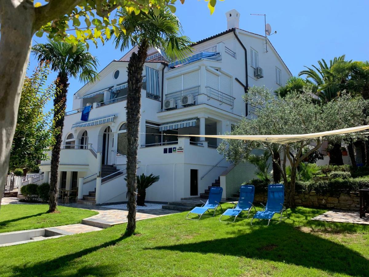 Apartmani Auer Pjescana Uvala Exterior photo