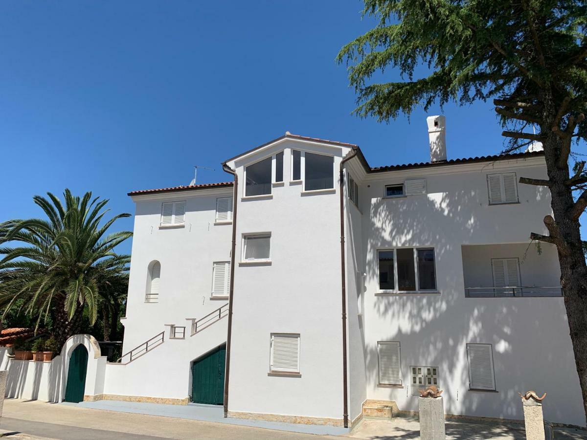 Apartmani Auer Pjescana Uvala Exterior photo