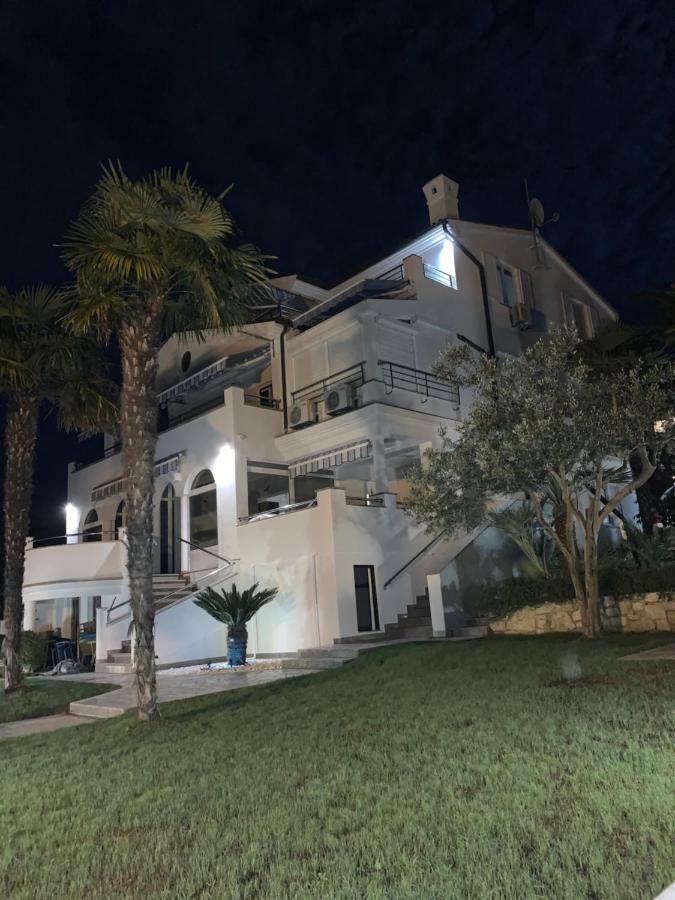 Apartmani Auer Pjescana Uvala Exterior photo